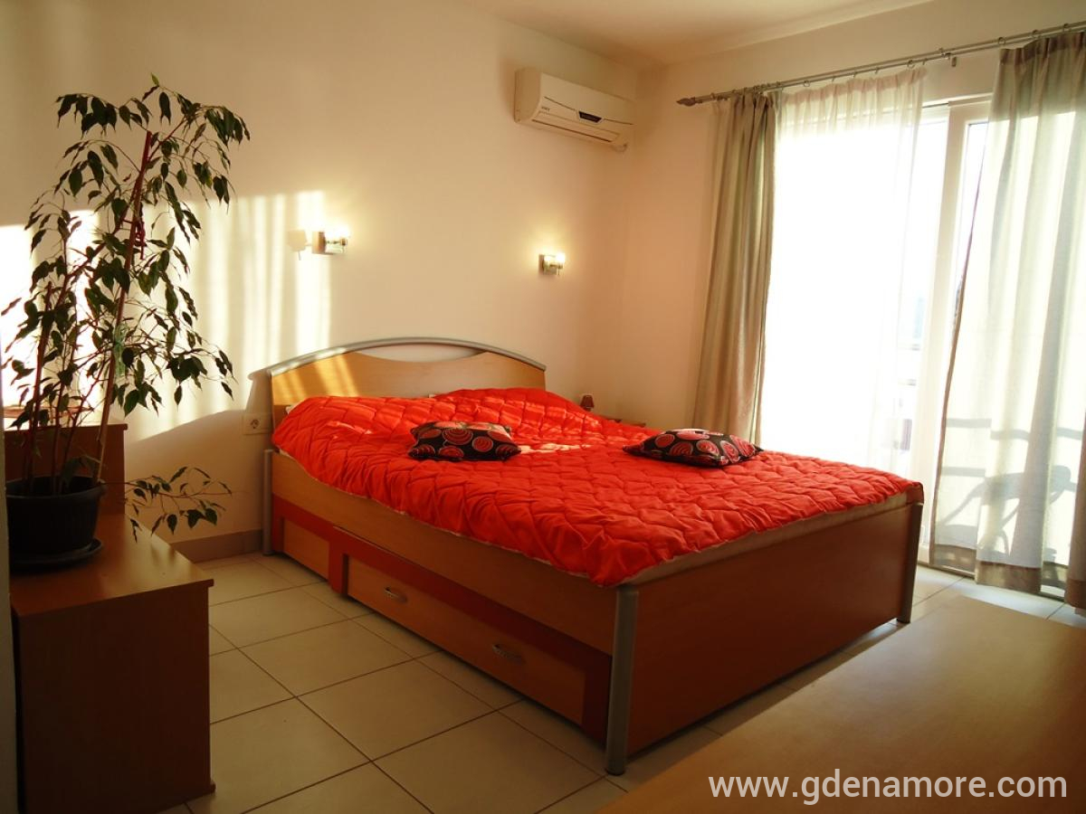 Apartmani Vella, privatni smeštaj u mestu Kumbor, Crna Gora