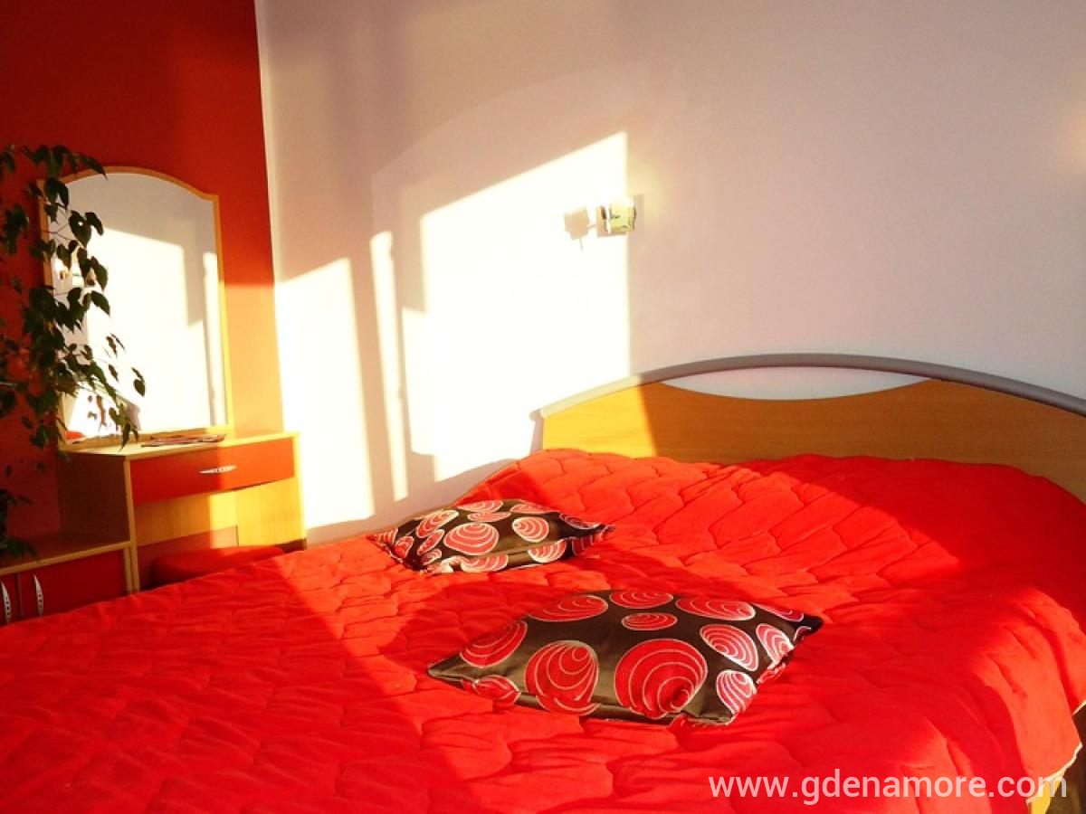 Apartmani Vella, privatni smeštaj u mestu Kumbor, Crna Gora
