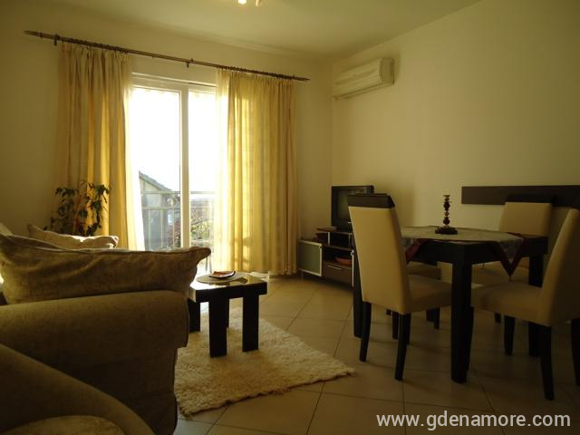Aprtman br.1 u Apartmani Vella, privatni smeštaj u mestu Kumbor, Crna Gora
